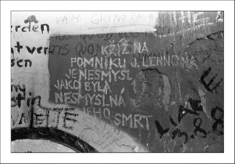 Lennonava-zeď-1981-03.jpg