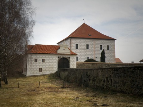 Křepenice-tvrz-2011-01