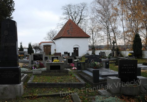 Kostel ve Ctiněvsi patří k farnosti v Černoučku
